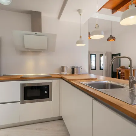 Lanzahost Casa Sunny Seafront Semesterbostad *