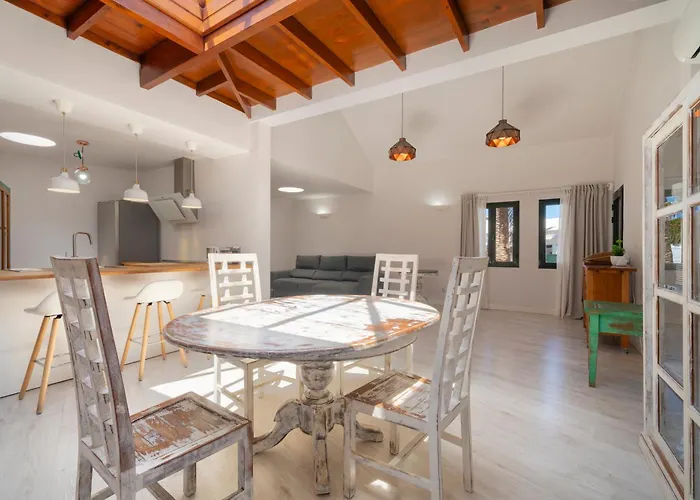 Lanzahost Casa Sunny Seafront בית נופש